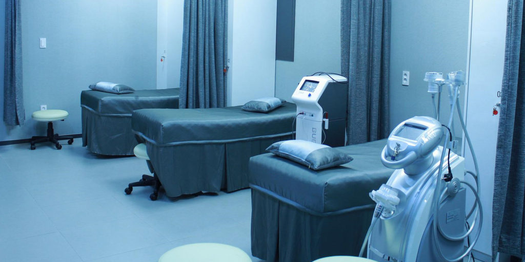 responsabilidfad hospitales medicos contratistas